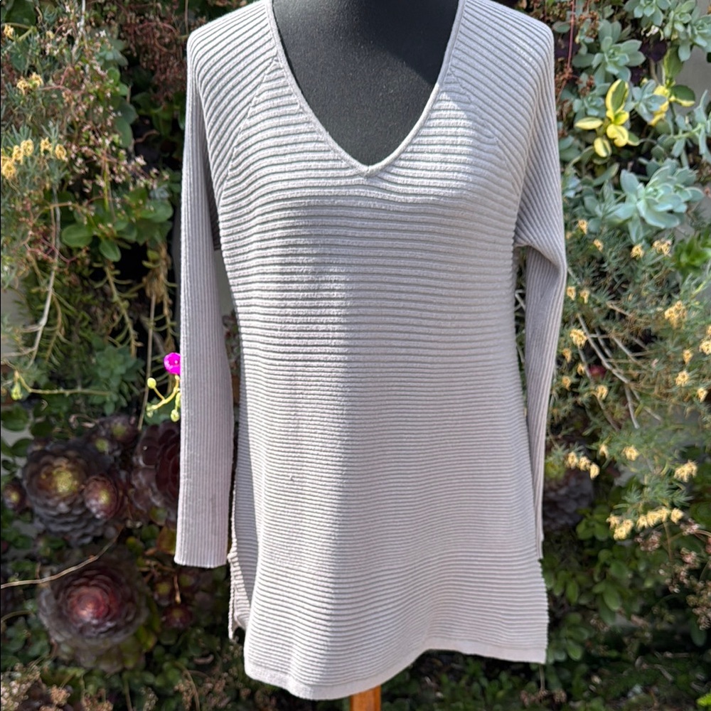 Thalia Sodi Gray V-Neck Sweater